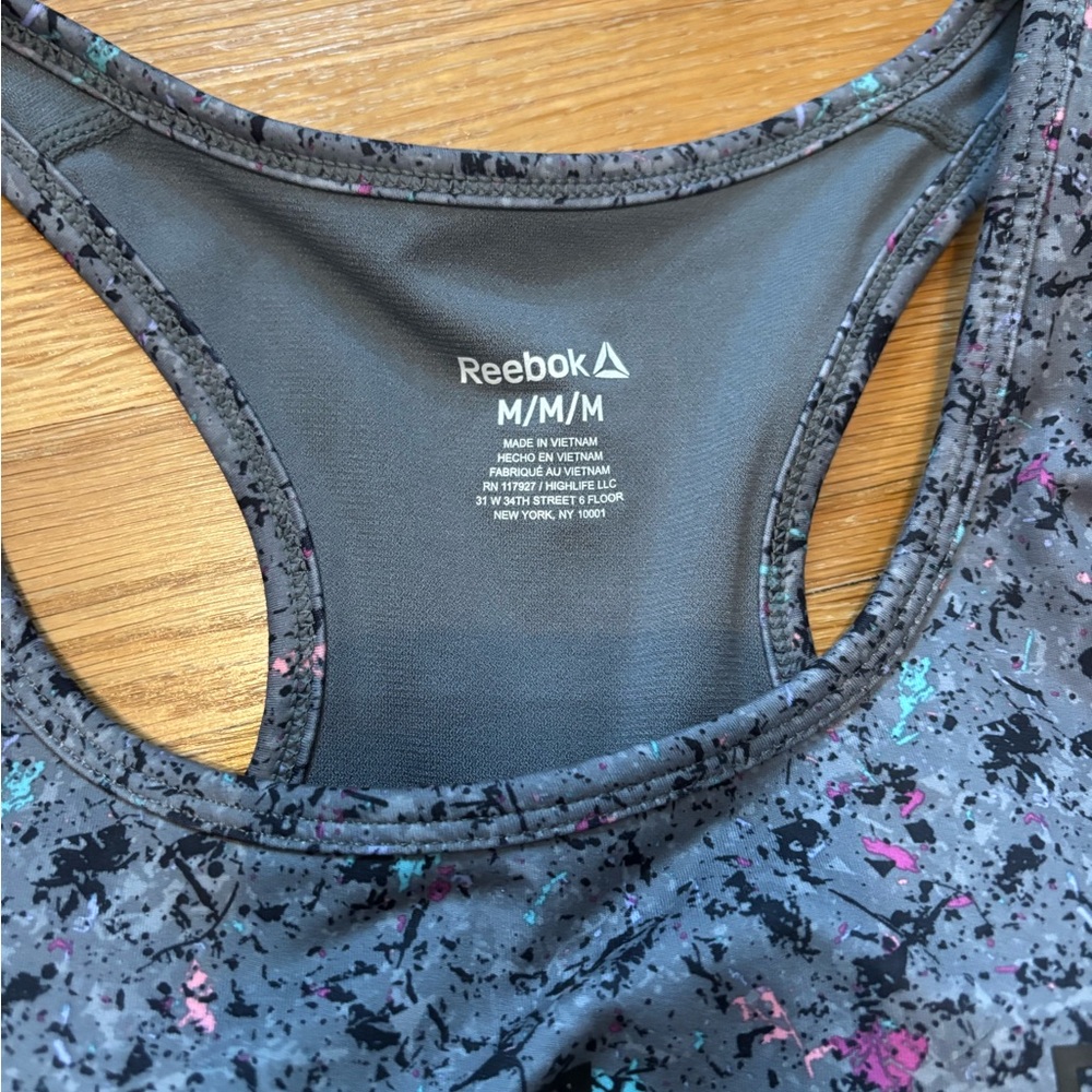 New - Reebok Women’s Sports Bra Size Medium - gray - Padded Bra - Picture 2 of 4